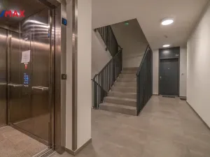 Pronájem bytu 2+kk, Praha - Nusle, Mužíkova, 43 m2