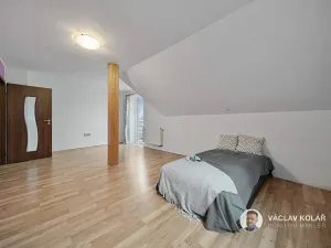 Prodej rodinného domu, Pecka, 176 m2