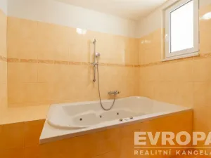 Prodej rodinného domu, Zeleneč, Bezručova, 213 m2