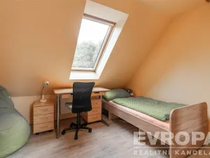 Prodej rodinného domu, Zeleneč, Bezručova, 213 m2