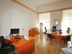 Pronájem kanceláře, Znojmo, 1000 m2