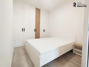 Pronájem bytu 1+kk, Praha - Smíchov, 36 m2