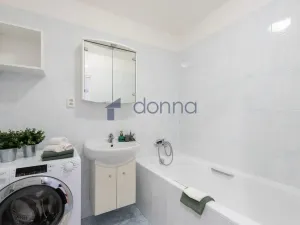 Pronájem bytu 2+kk, Praha, Za černým mostem, 51 m2