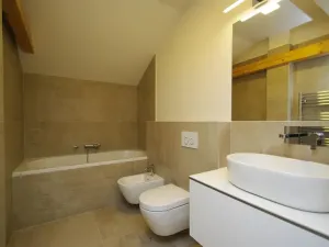 Pronájem atypického bytu, Praha - Nové Město, Bolzanova, 199 m2