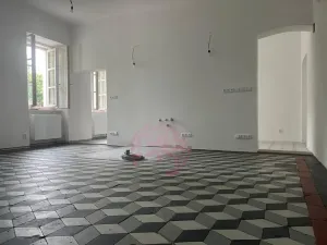 Pronájem obchodního prostoru, Kostelec nad Černými lesy, náměstí Smiřických, 70 m2