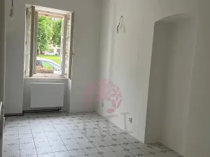 Pronájem obchodního prostoru, Kostelec nad Černými lesy, náměstí Smiřických, 70 m2
