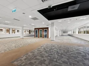 Pronájem kanceláře, Praha - Smíchov, Radlická, 495 m2