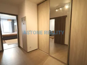 Pronájem bytu 2+kk, Praha - Strašnice, Zvěřinova, 121 m2