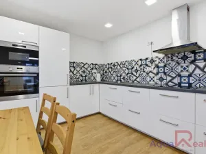 Prodej bytu 2+1, Ostrov, Masarykova, 51 m2