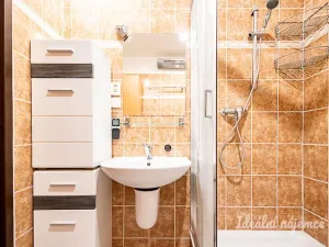 Pronájem bytu 3+1, Praha - Troja, Krosenská, 69 m2