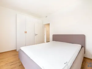 Pronájem bytu 2+kk, Praha - Modřany, Komořanská, 60 m2