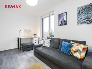Pronájem bytu 1+kk, Praha - Horní Měcholupy, Padovská, 35 m2