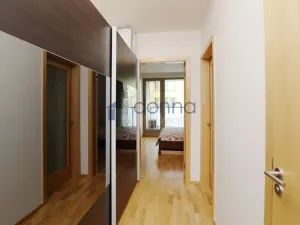 Pronájem bytu 2+kk, Praha, Jeseniova, 56 m2