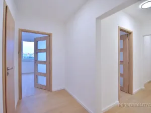 Prodej bytu 3+1, Praha - Modřany, Angelovova, 76 m2