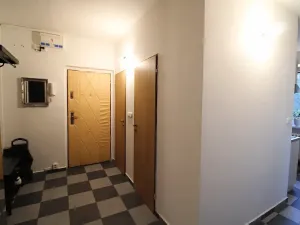 Prodej bytu 3+1, Karlovy Vary, Krymská, 68 m2