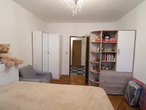 Prodej bytu 3+1, Karlovy Vary, Krymská, 68 m2