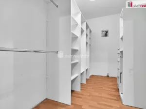 Prodej bytu 2+1, Karlovy Vary - Stará Role, Závodu míru, 63 m2