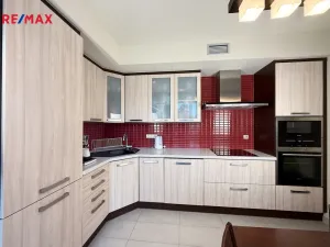 Pronájem bytu 4+1, Praha - Kobylisy, Služská, 86 m2