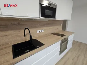 Pronájem bytu 1+kk, Kladno, V Bažantnici, 33 m2