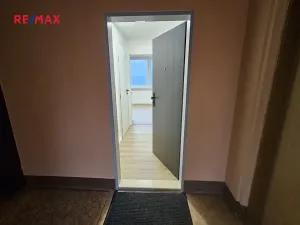 Pronájem bytu 1+kk, Kladno, V Bažantnici, 33 m2