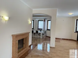 Prodej vily, Nová Role - Mezirolí, 350 m2