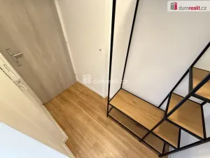 Pronájem bytu 1+kk, Praha - Smíchov, Na Valentince, 35 m2