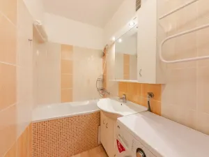 Pronájem bytu 2+kk, Praha - Kobylisy, Rajmonova, 66 m2