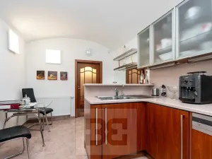 Prodej bytu 3+1, Praha - Vinohrady, Na Kozačce, 95 m2