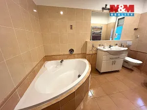 Pronájem kanceláře, Praha - Hloubětín, V Novém Hloubětíně, 120 m2