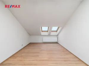 Pronájem bytu 2+kk, Plzeň, Skvrňanská, 37 m2