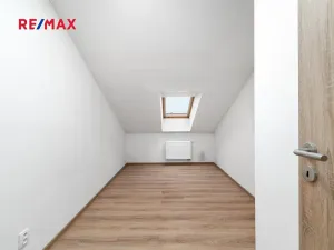 Pronájem bytu 2+kk, Plzeň, Skvrňanská, 37 m2