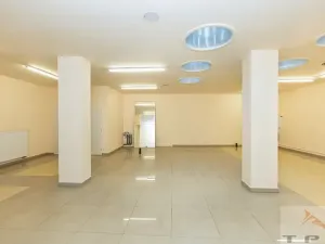 Prodej obchodního prostoru, Karlovy Vary, Divadelní náměstí, 100 m2