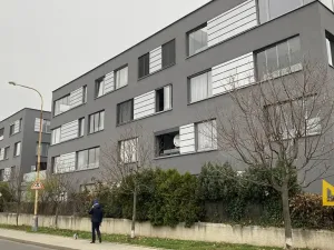 Pronájem bytu 2+kk, Praha - Prosek, Valečovská, 68 m2