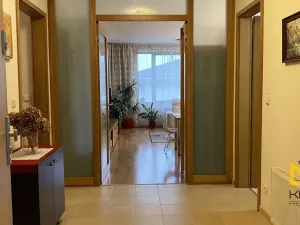 Pronájem bytu 2+kk, Praha - Prosek, Valečovská, 68 m2