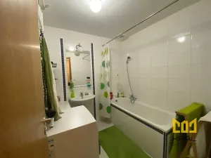 Pronájem bytu 2+kk, Praha - Prosek, Valečovská, 68 m2