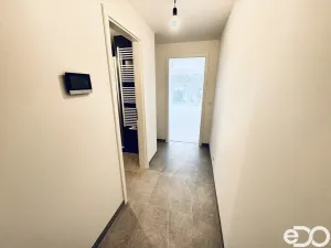 Pronájem bytu 1+kk, Praha - Hostavice, Českobrodská, 31 m2