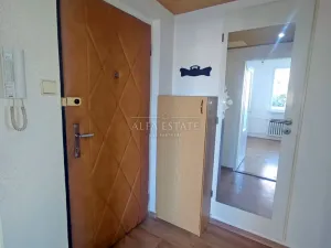 Pronájem bytu 2+1, Karlovy Vary, Krymská, 51 m2