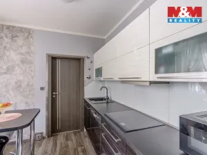 Prodej bytu 3+1, Orlová - Lutyně, Karla Dvořáčka, 67 m2