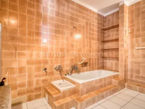 Prodej vily, Křižanov, Benešovo náměstí, 530 m2