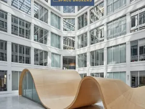 Pronájem kanceláře, Praha, Křižíkova, 550 m2