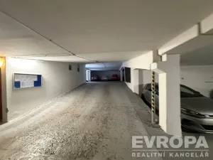 Pronájem garážového stání, Praha - Podolí, Pod Klaudiánkou, 14 m2