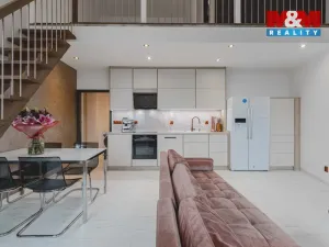 Prodej bytu 4+kk, Klatovy - Klatovy III, Husovo náměstí, 78 m2