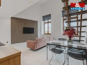 Prodej bytu 4+kk, Klatovy - Klatovy III, Husovo náměstí, 78 m2