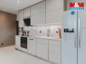 Prodej bytu 4+kk, Klatovy - Klatovy III, Husovo náměstí, 78 m2