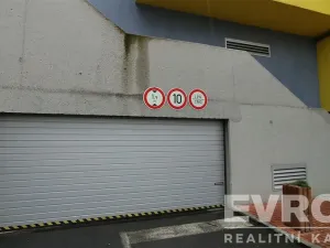 Prodej garážového stání, Praha - Žižkov, Jeseniova, 15 m2