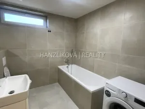 Pronájem bytu 1+kk, České Budějovice, Dobrovodská, 32 m2