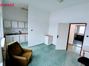 Prodej výrobních prostor, Uherčice, 1500 m2