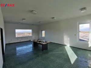 Prodej výrobních prostor, Uherčice, 1500 m2