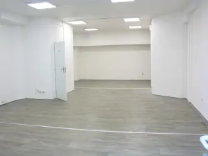 Pronájem kanceláře, Zlín, nám. T. G. Masaryka, 68 m2