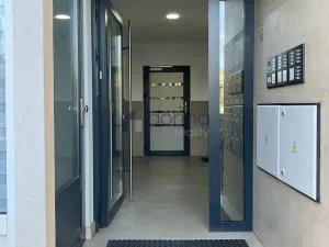 Pronájem bytu 3+kk, Praha, U Sluncové, 74 m2